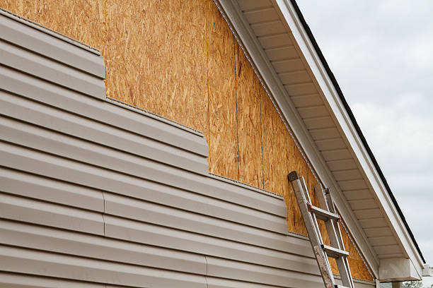 Professional Siding Replacement technician working in Faulkner, MD